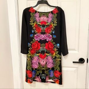 Floral graphic print 3/4 sleeve shift dress.